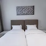 Villa Id-real Golem (Tirana)