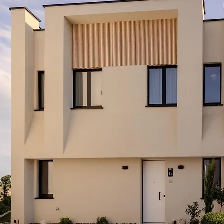 Id-real Villa *