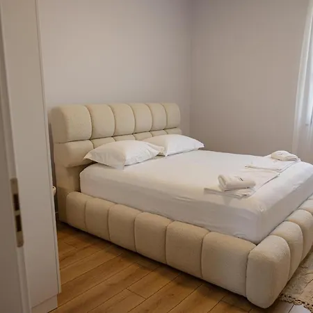 Id-real Villa Golem (Tirana)
