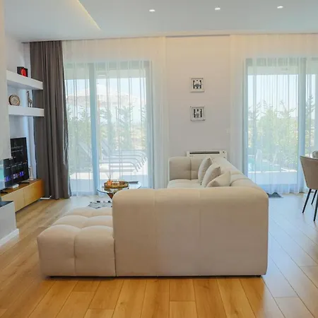 Id-real Villa Golem (Tirana)