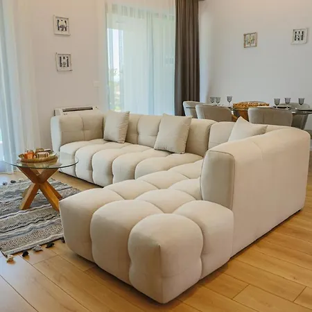 Id-real Villa *