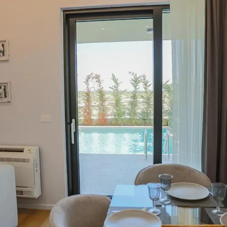 Villa Id-real Golem (Tirana)