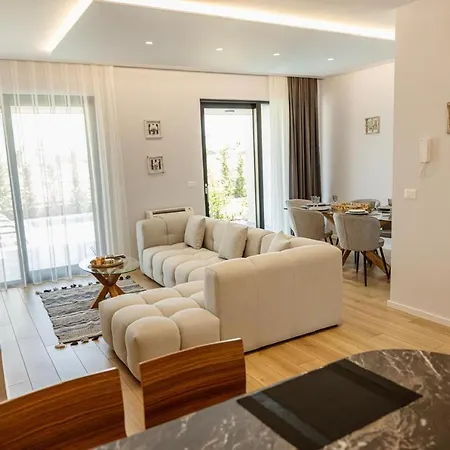 Id-real Villa Golem (Tirana)