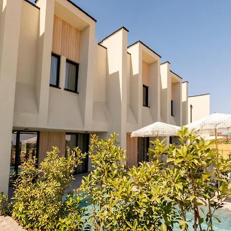 Id-real Villa Golem (Tirana)