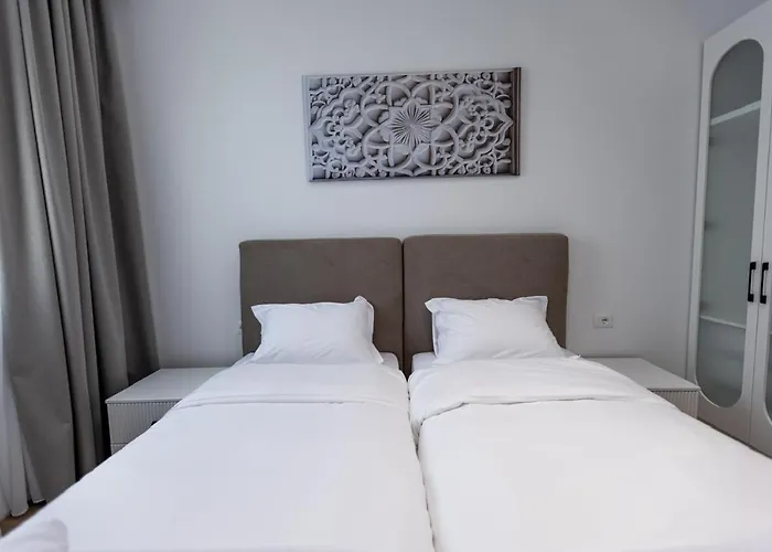 Villa Id-real Golem (Tirana)